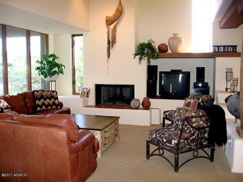 1st image of 10044 E Graythorn Dr
