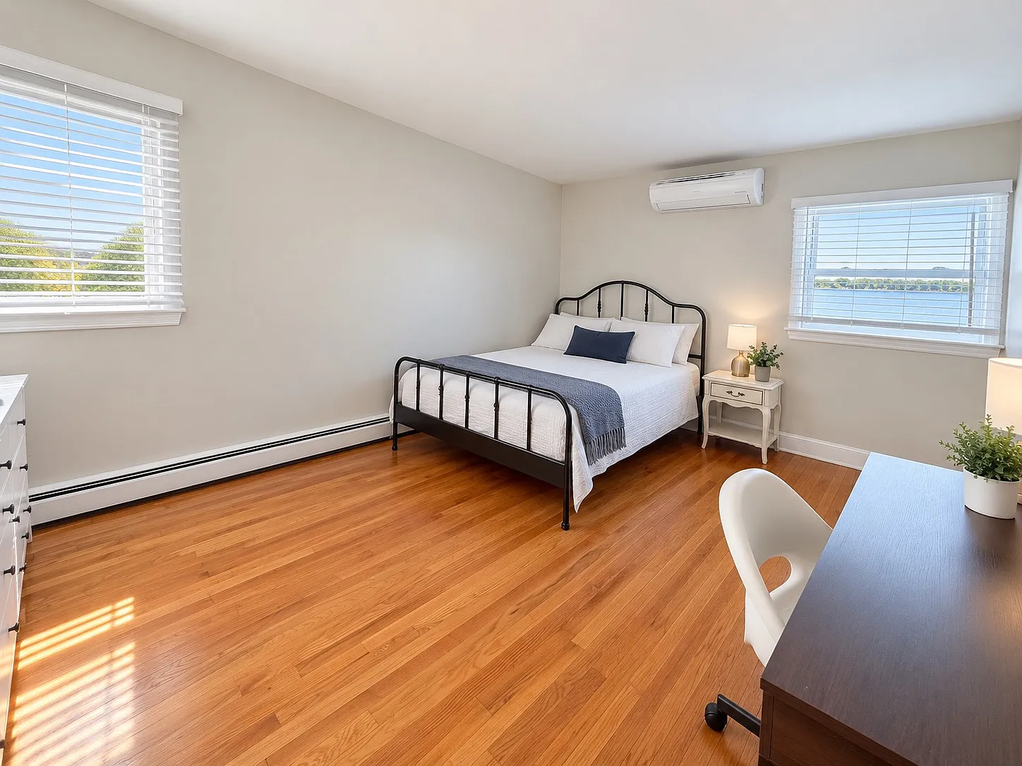 4 bed, 1900 sqft, $3,950 — Photo 4