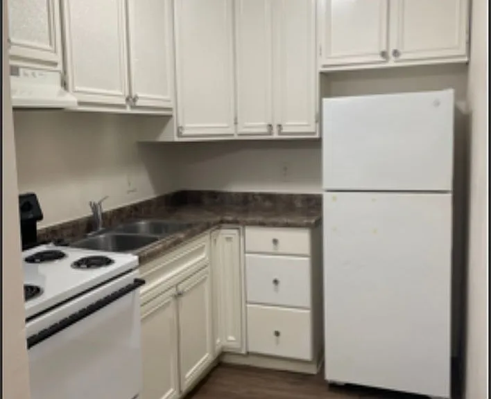 1459 E Market St #B — Photo 3