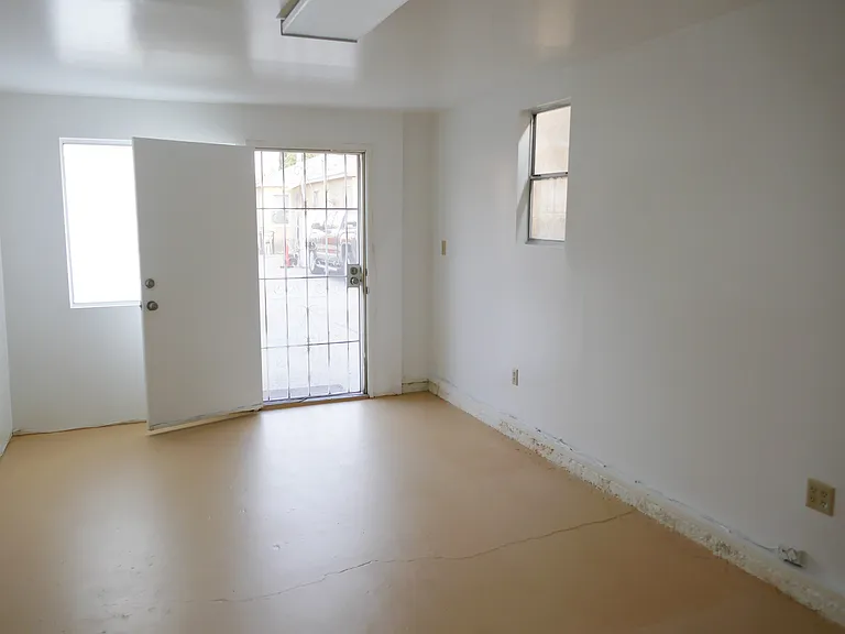 3937 Tilden Ave #B — Photo 25
