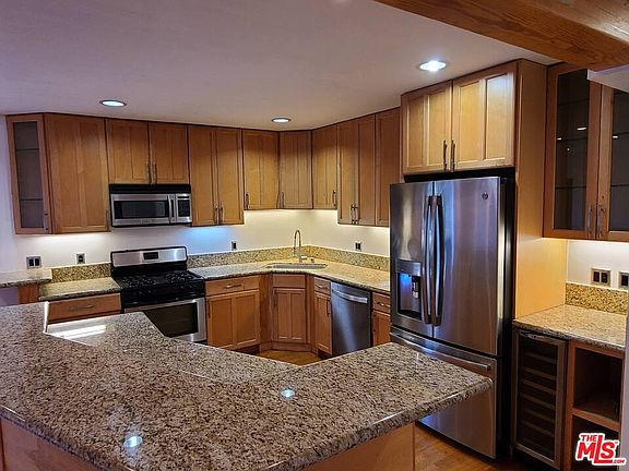 2nd image of 670 Broadway St APT 2