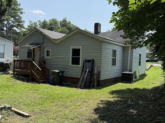 3rd image of 109 Starnes St