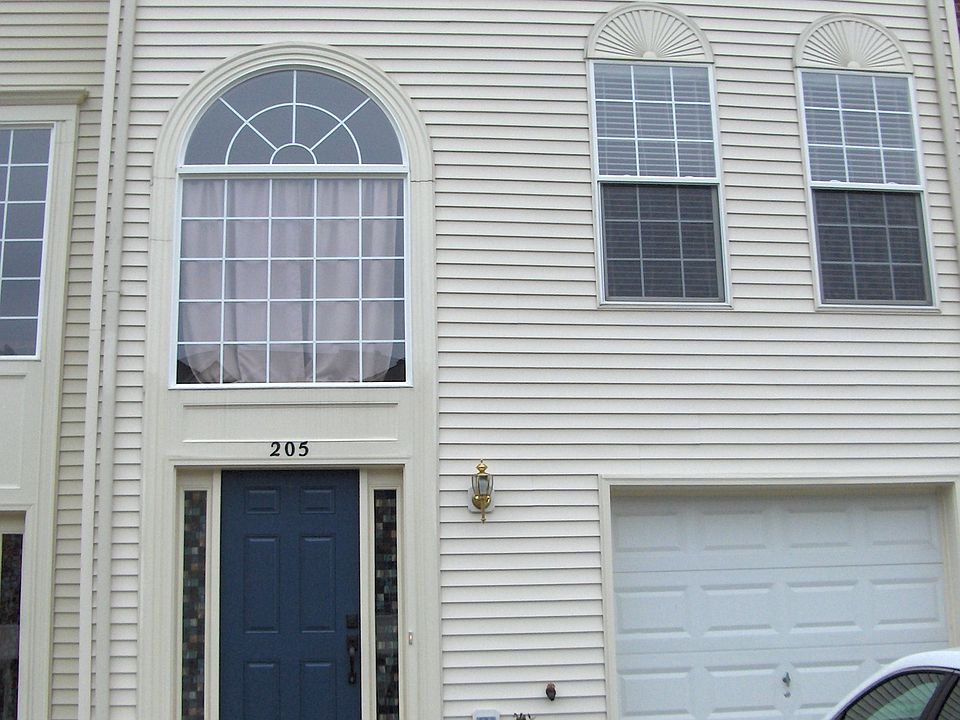 1st image of 205 Chesterbrook Ct