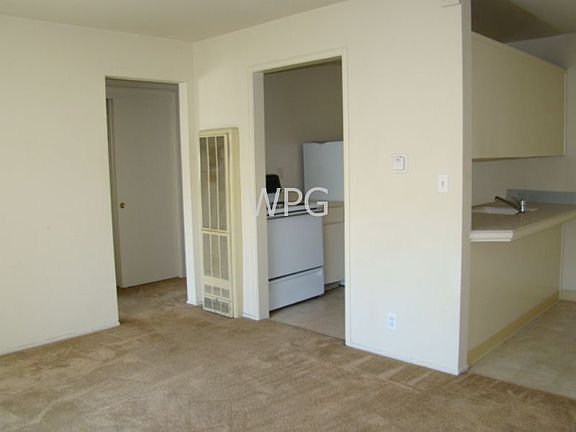 4th image of 971 Whitethorne Dr APT B