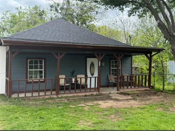 217 W Jones St, Krum, TX 76249