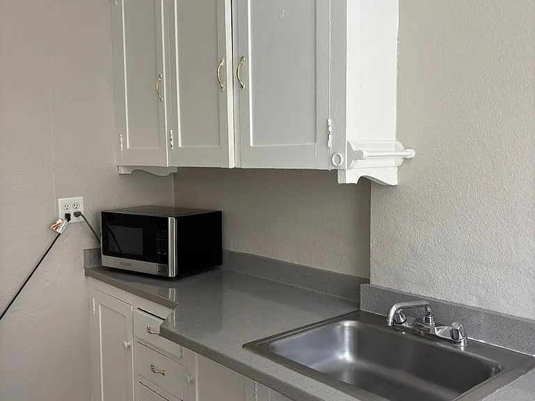 Charlesgate Apartments - Vintage Studios — Photo 40