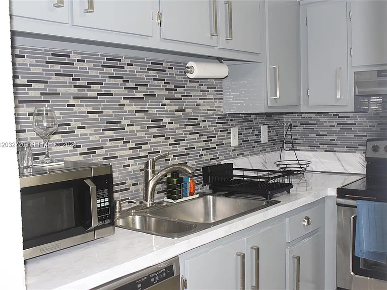 110 Gardens Dr #103 — Photo 6