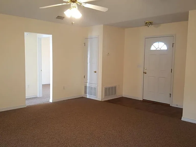 502 Meadow Ln — Photo 11
