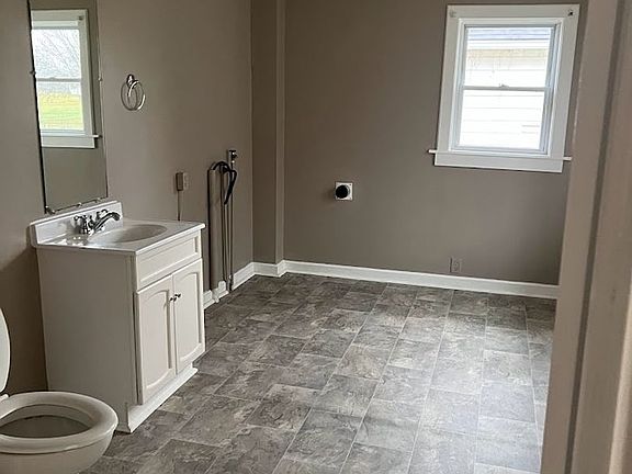 5th image of 427 W Vinyard St