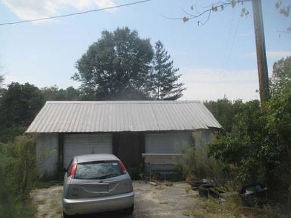 3rd image of 109 Surrey Dr