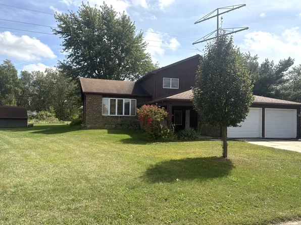 495 Trotter Dr, Coal City, IL 60416