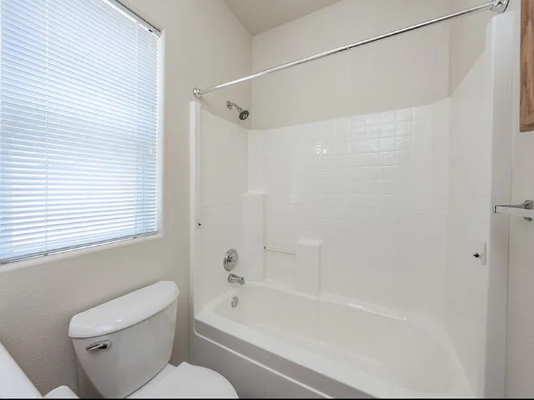 1004 W Orange St — Photo 10