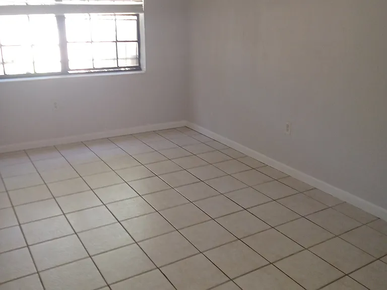 2628 SW 31st Pl — Photo 10