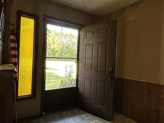 5th image of 703 E Schley St