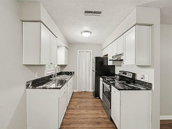 5th image of 2047 SOMERVILLE DRIVE N
