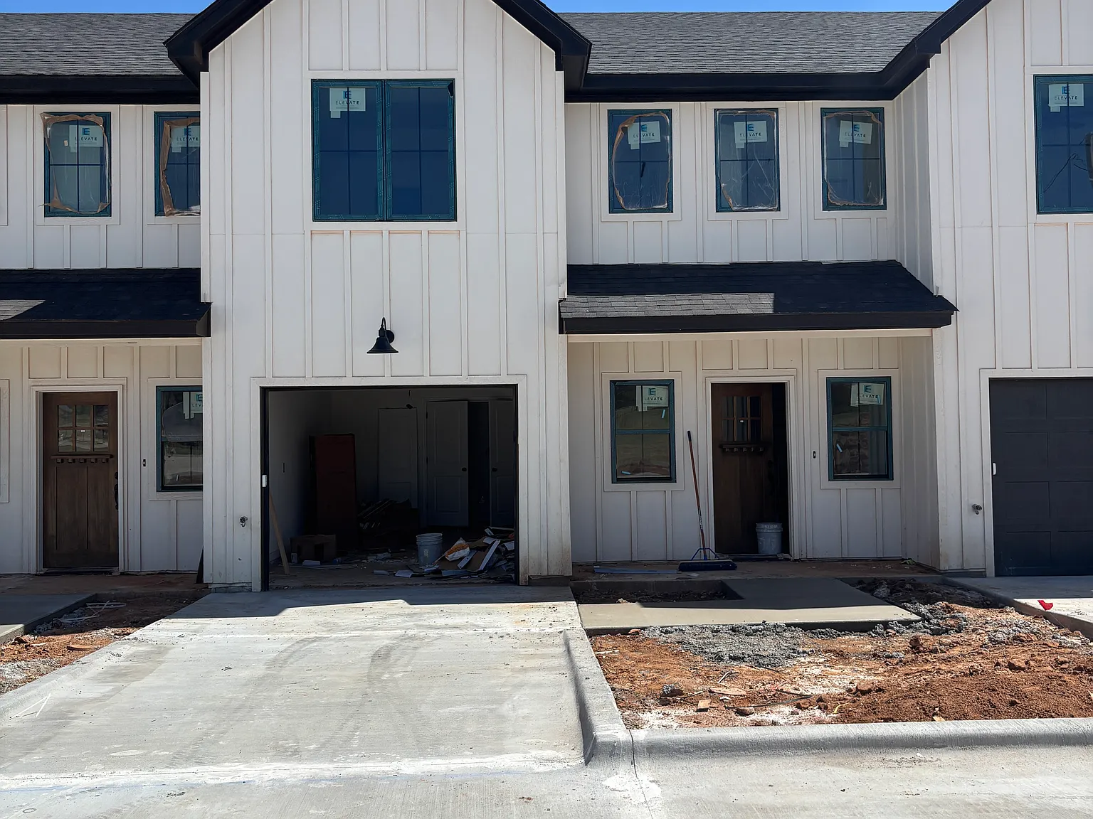 3 bed, 2.5 bath, 1711 sqft, $2,000 — Photo 2
