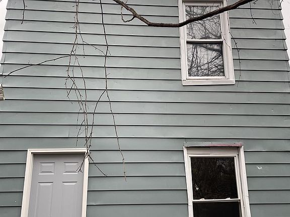 3rd image of 2911 Ashland Ave