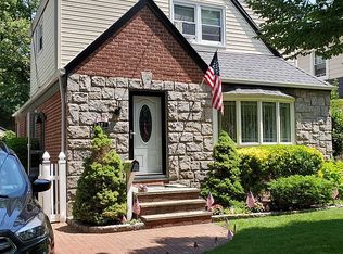 107 Oak St, Floral Park, NY 11001