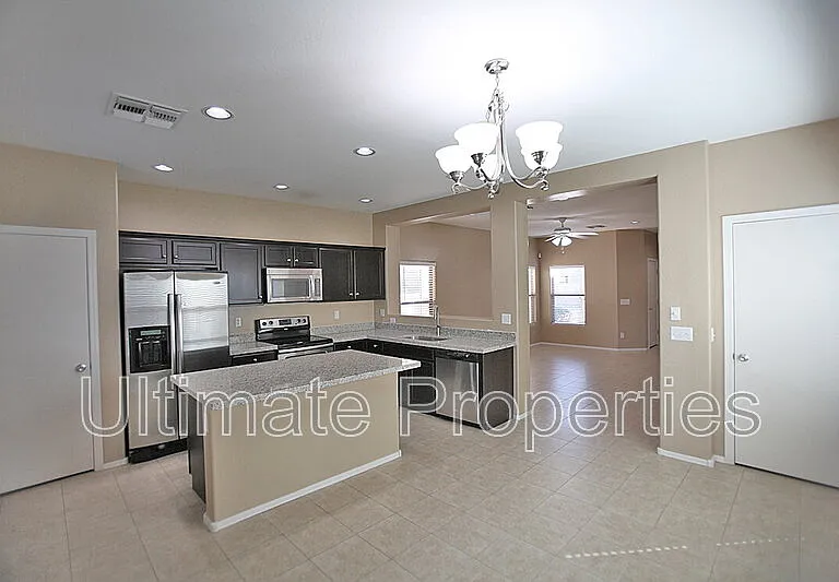 17010 N 184th Ln — Photo 5