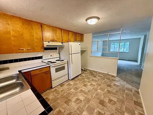 1083 Winona Dr Photo 1