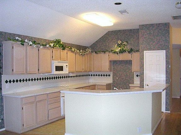 4th image of 4108 Pinewood Dr