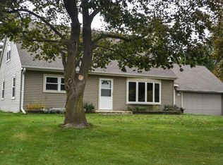 N16W27584 Pheasant Ln, Pewaukee, WI 53072