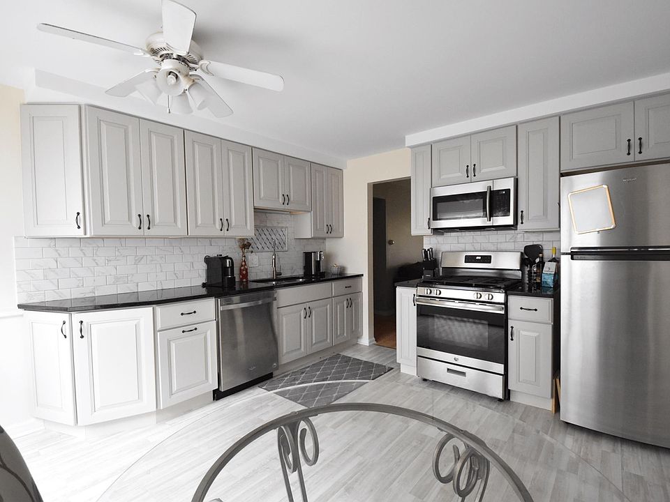 2nd image of 7509 Country Ln APT 1A
