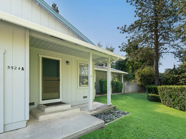 El Camino Duplexes — Photo 19