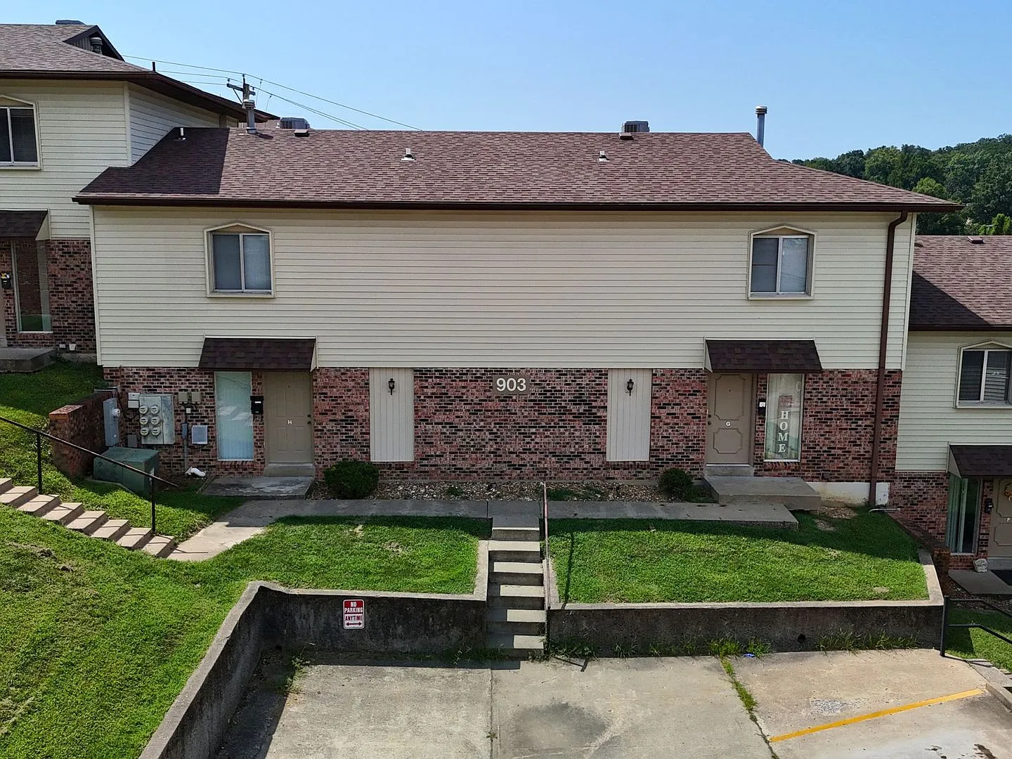 Spacious Three Story Townhome with Private Pool, Playground & Pavilion — Photo 2