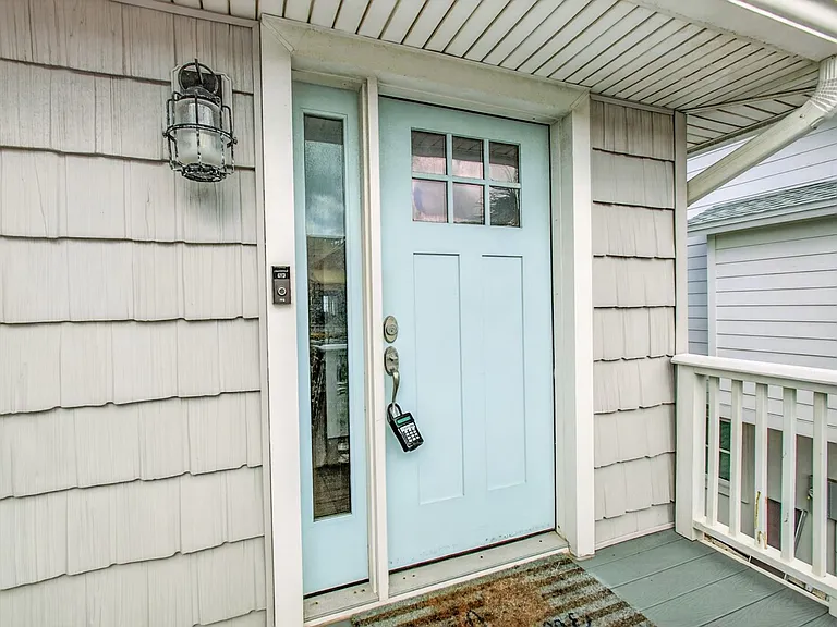 1766 Beach Ave — Photo 6