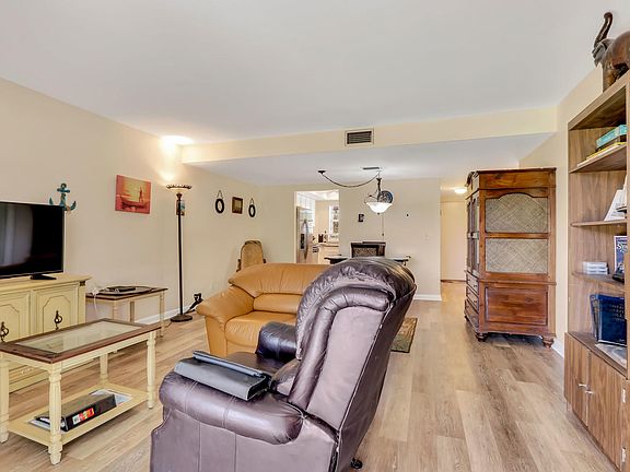 4th image of 18081 SE Country Club Dr APT 327