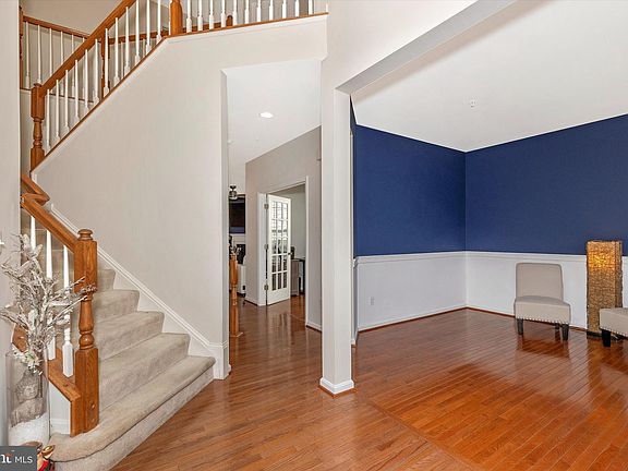 4th image of 336 E Wainscot Dr