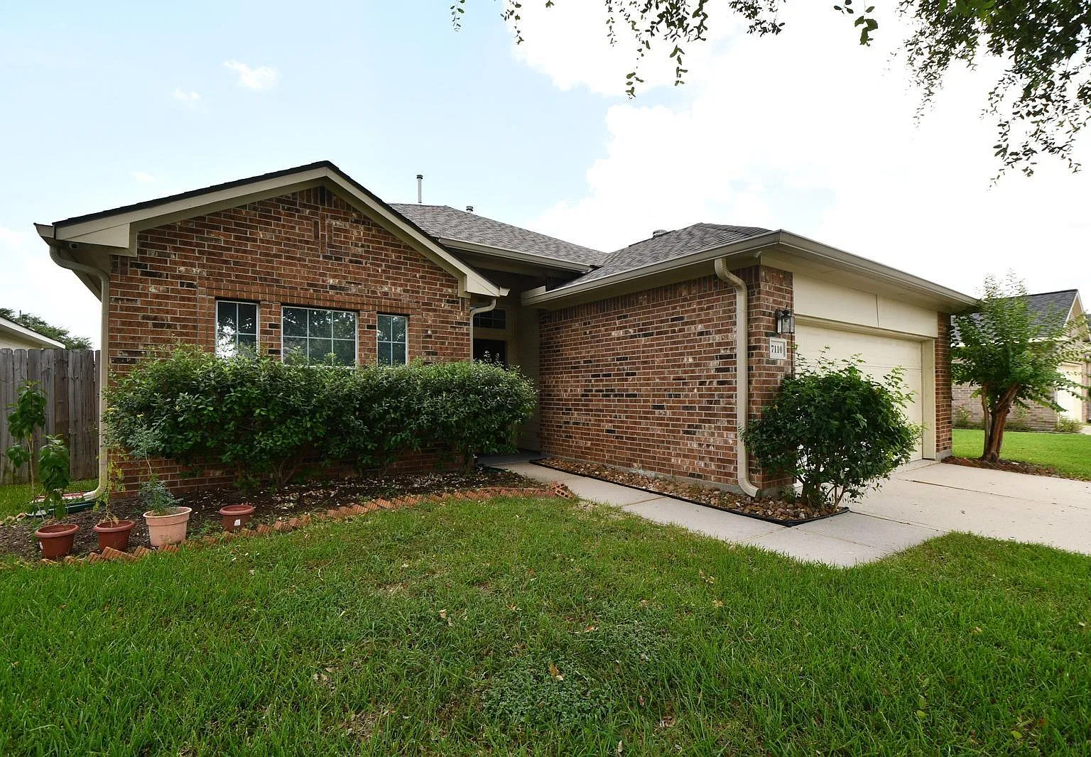3 bed, 2.0 bath, 1501 sqft, $2,150 — Photo 2