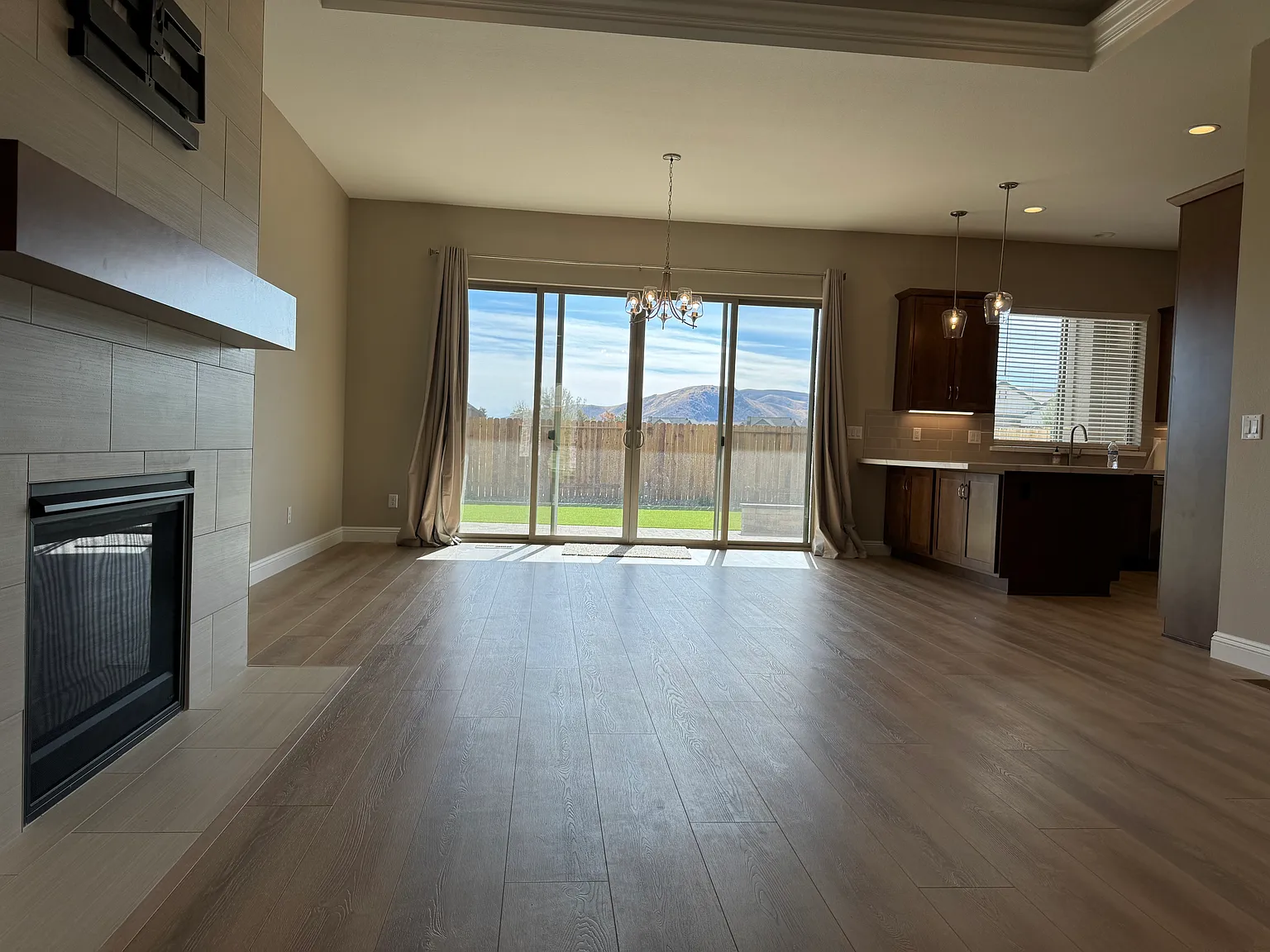 3 bed, 1822 sqft, $3,250 — Photo 4