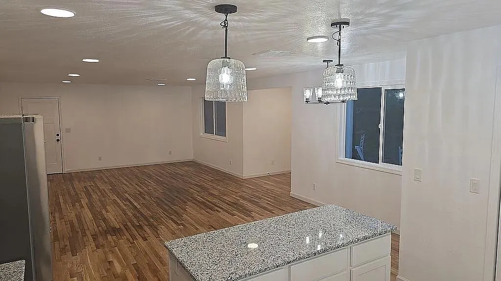 717 NE Fusite photo 1