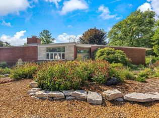 8 Perry Ln, Belleville, IL 62223