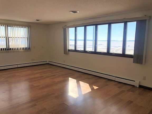 3rd image of 214 N Lakeview Dr