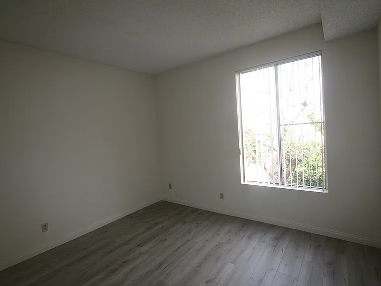 3637 Clarington Ave #213 — Photo 66