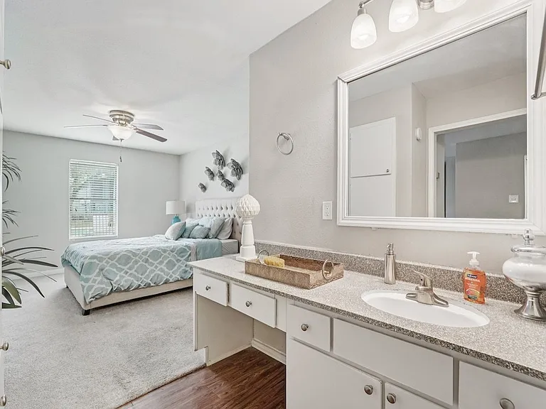 Waters at Westchase Apartments — Photo 23