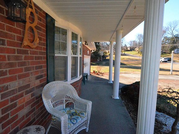 5th image of 7812 Luxmore Dr