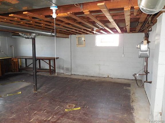5th image of 1425 Warwick Ave