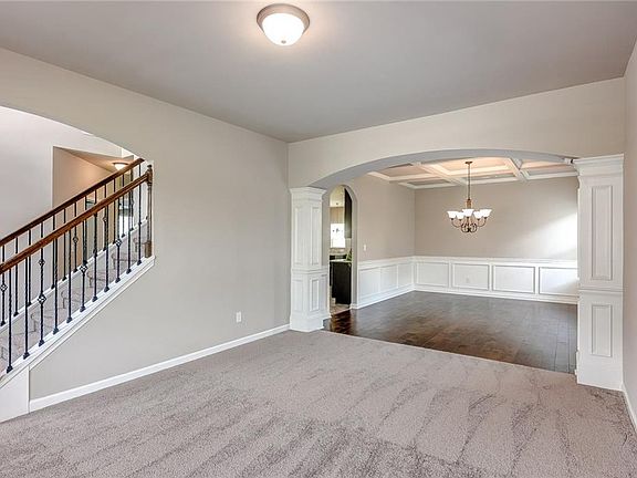 5th image of 285 Thrushwood Dr