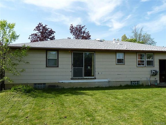3rd image of 852 Remington Dr