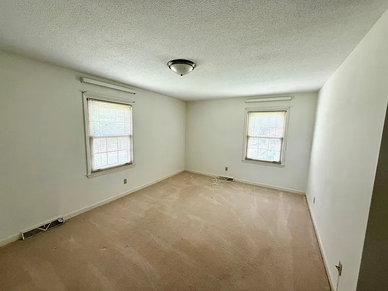 1225 Woodhaven Dr — Photo 14