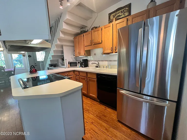 106 Ann St — Photo 4
