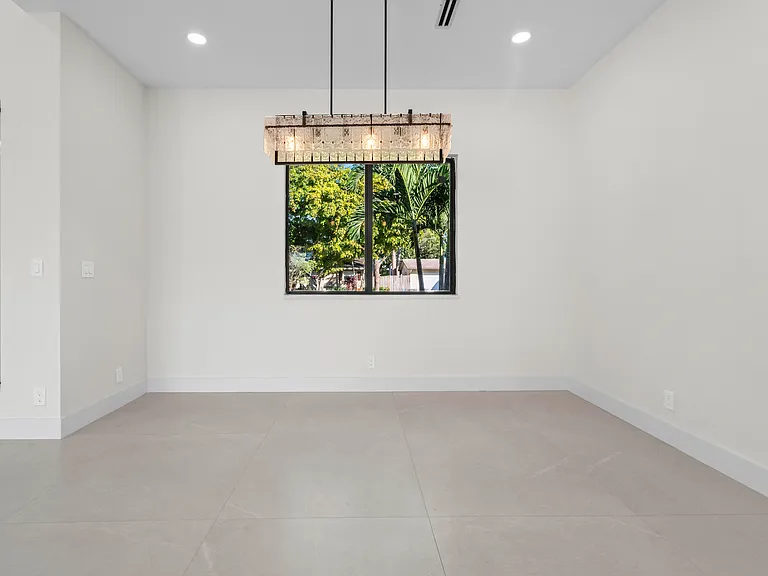 621 NW 42nd Ave — Photo 14
