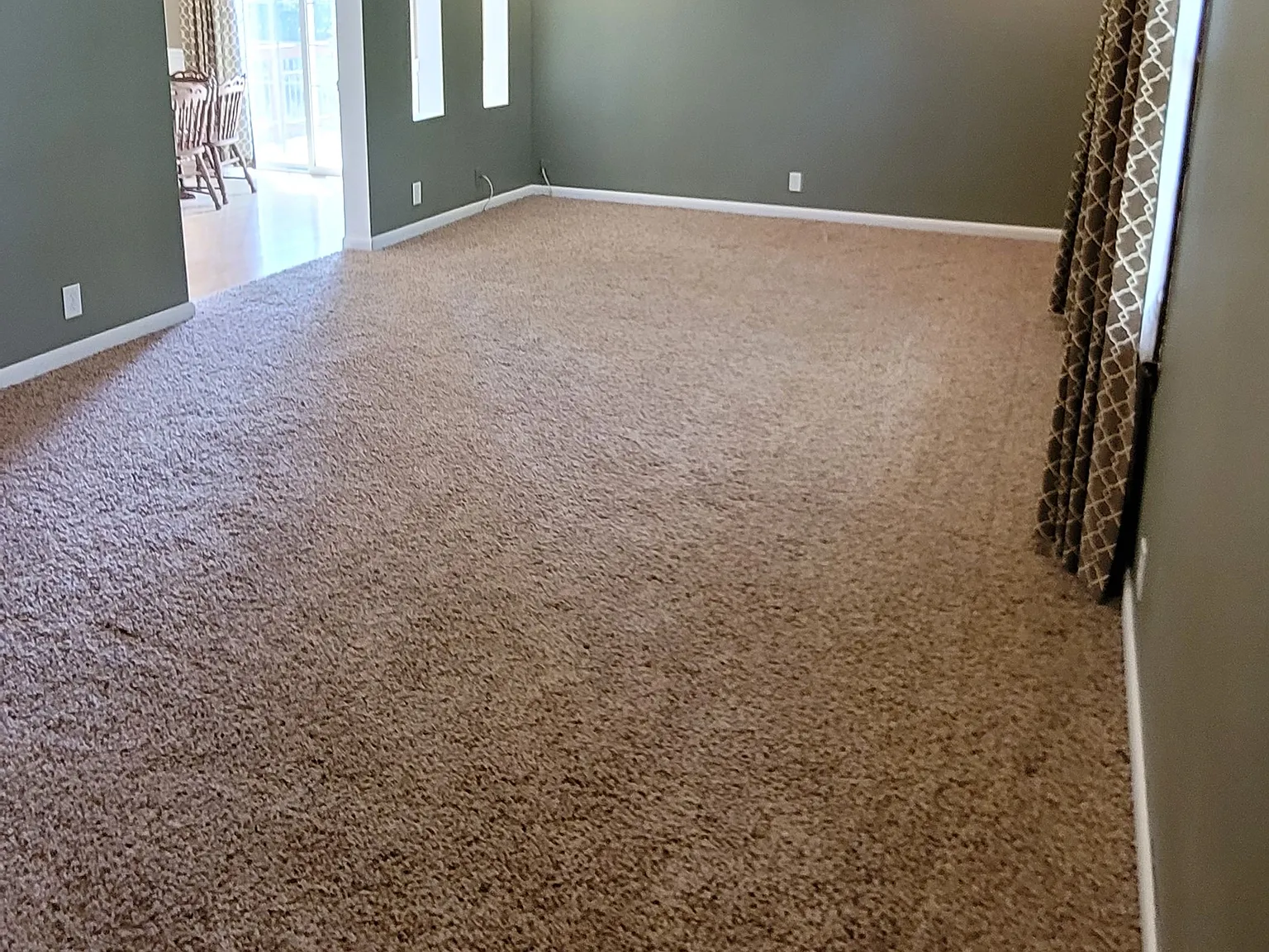 4 bed, 1880 sqft, $2,400 — Photo 2