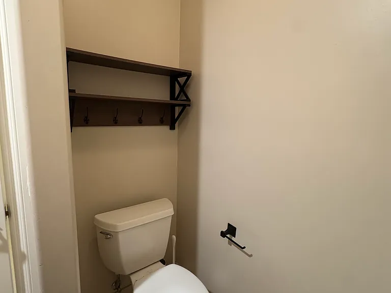 1190 Laguna Dr — Photo 5