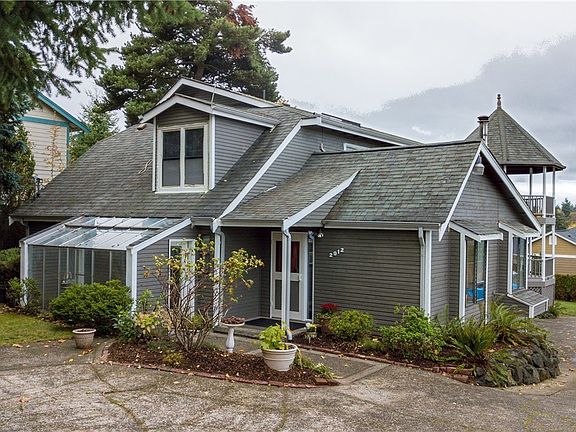 2nd image of 2912 Sunset Dr W