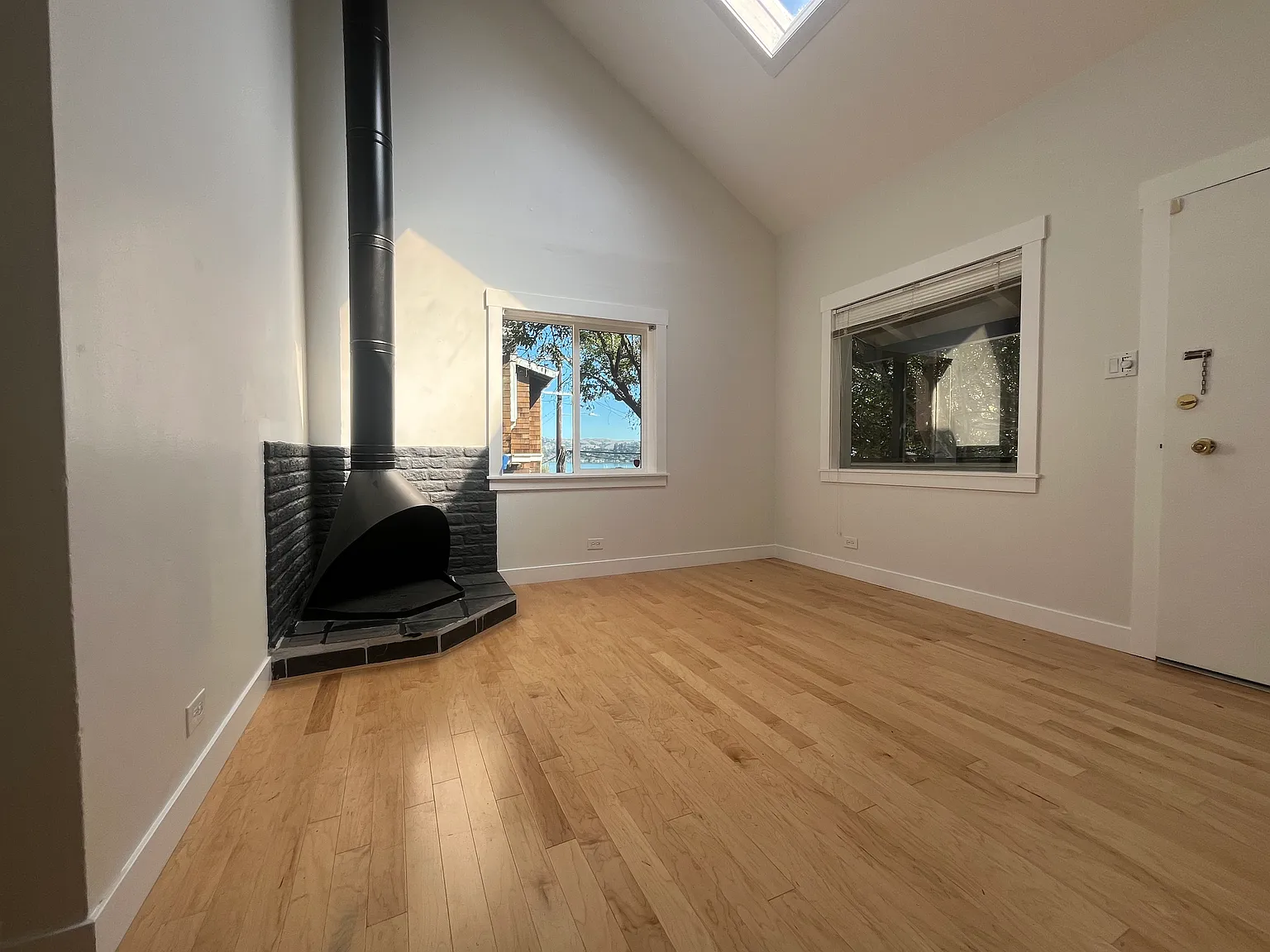 8 Gordon St — Photo 1